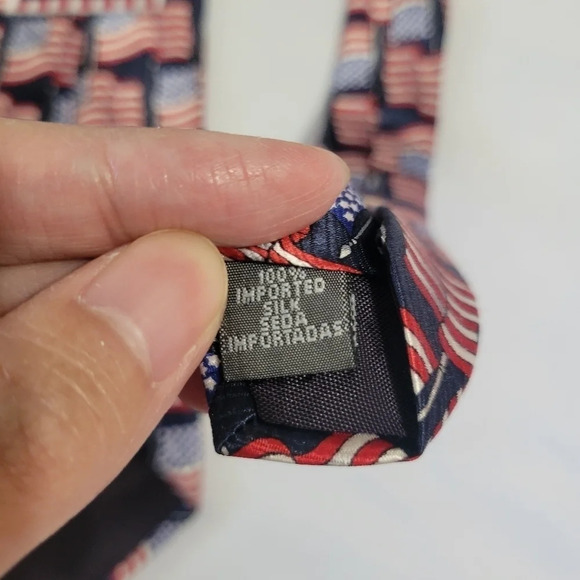 American Traditions Red Blue American Flag Pattern Silk Tie - Picture 4 of 7